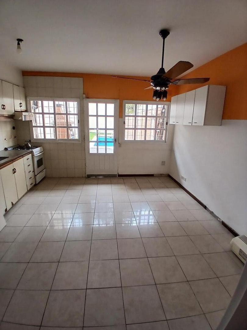 Depto Tipo Casa en Alquiler con 1 cocheras