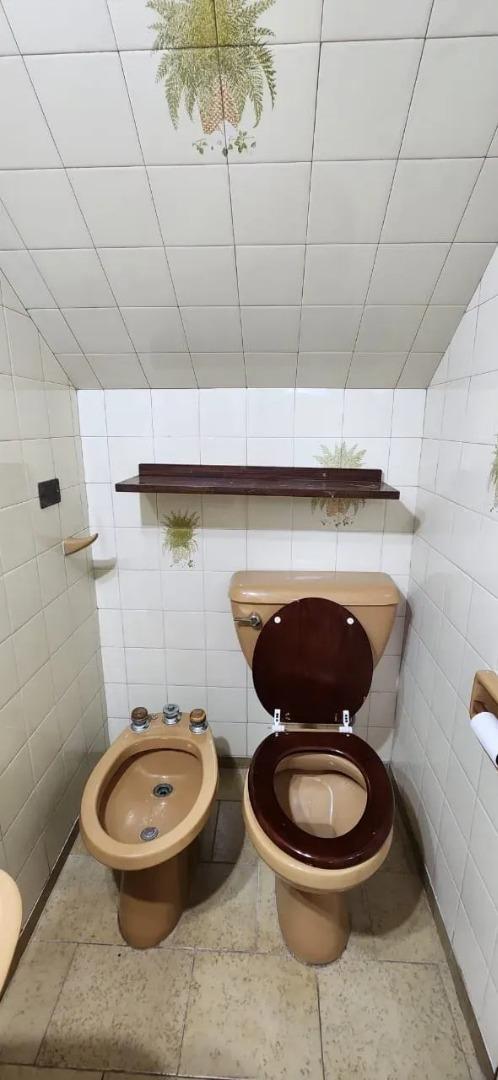 Casa en Alquiler con 2 cocheras