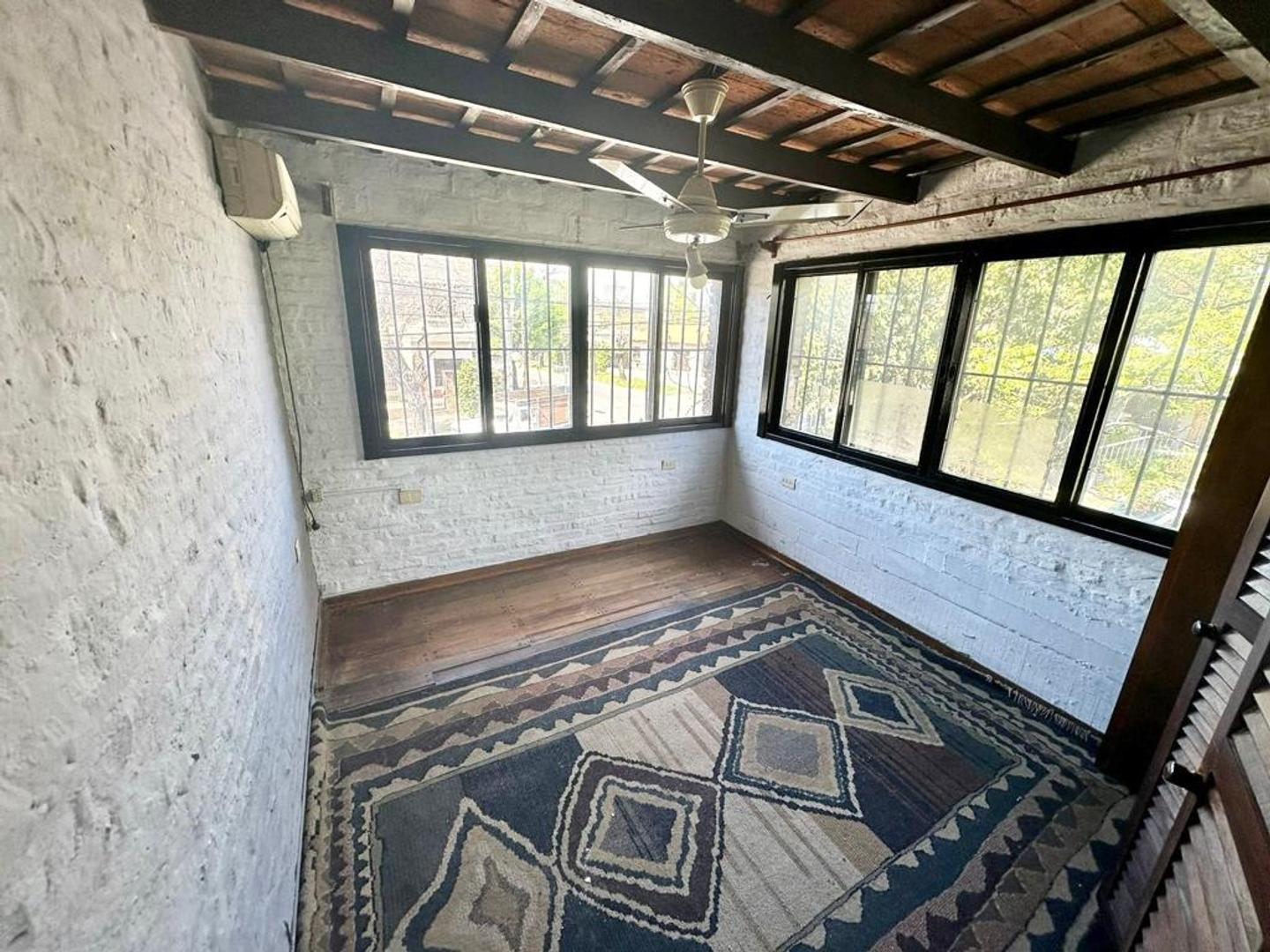 Casa 3 ambientes en dos plantas.