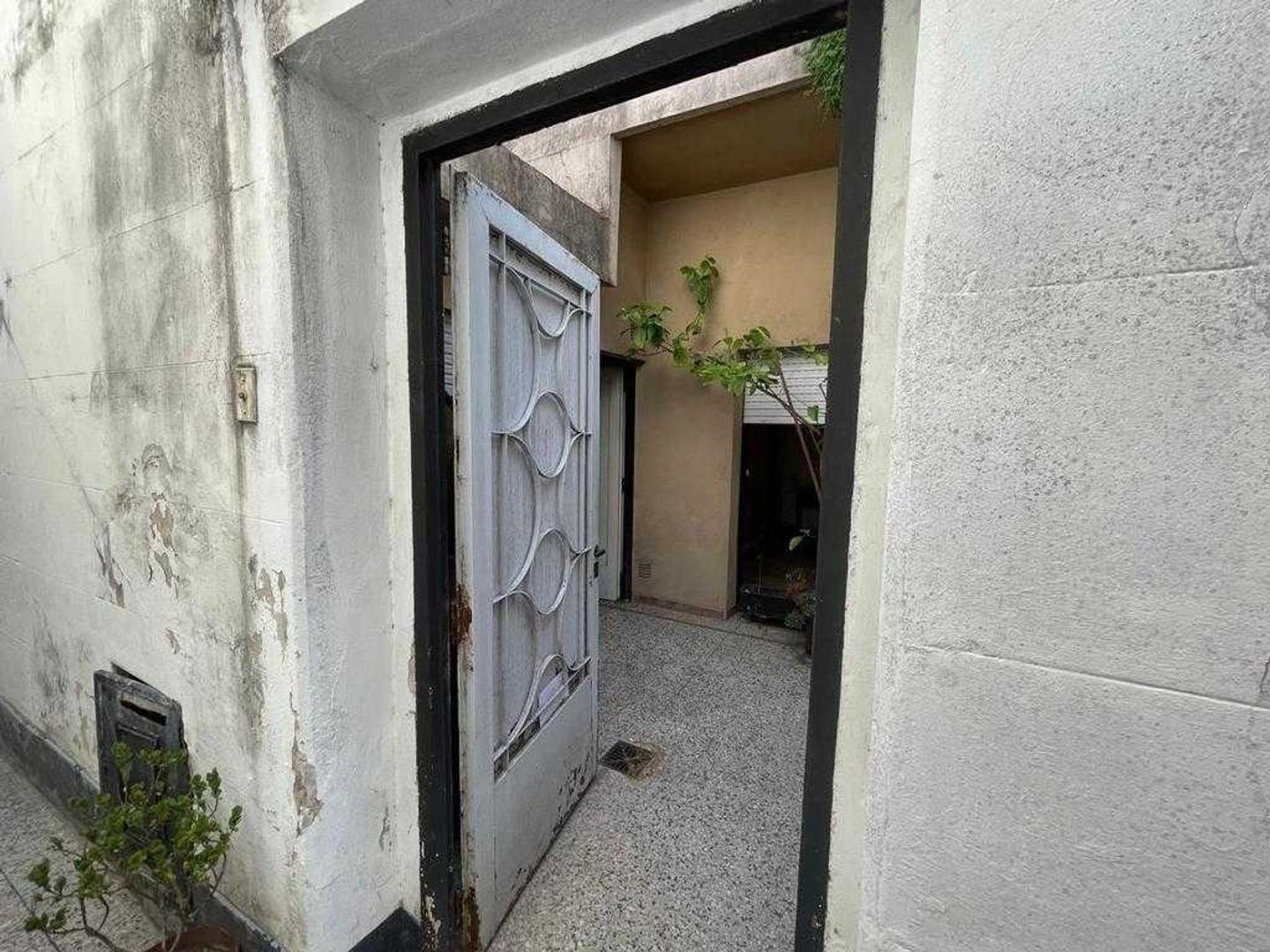 Depto Tipo Casa en Venta 80 años