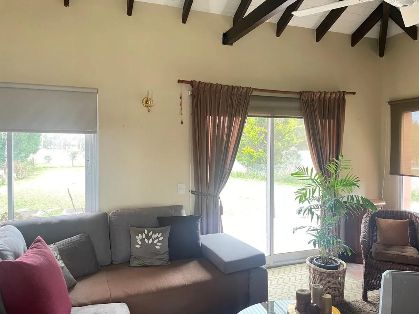 Casa en Alquiler en El Nacional Club De Campo, USD 1.400