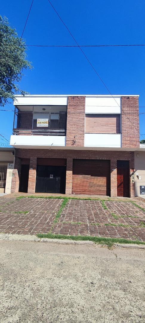 OPORTUNIDAD. Depto tipo casa en Planta Alta