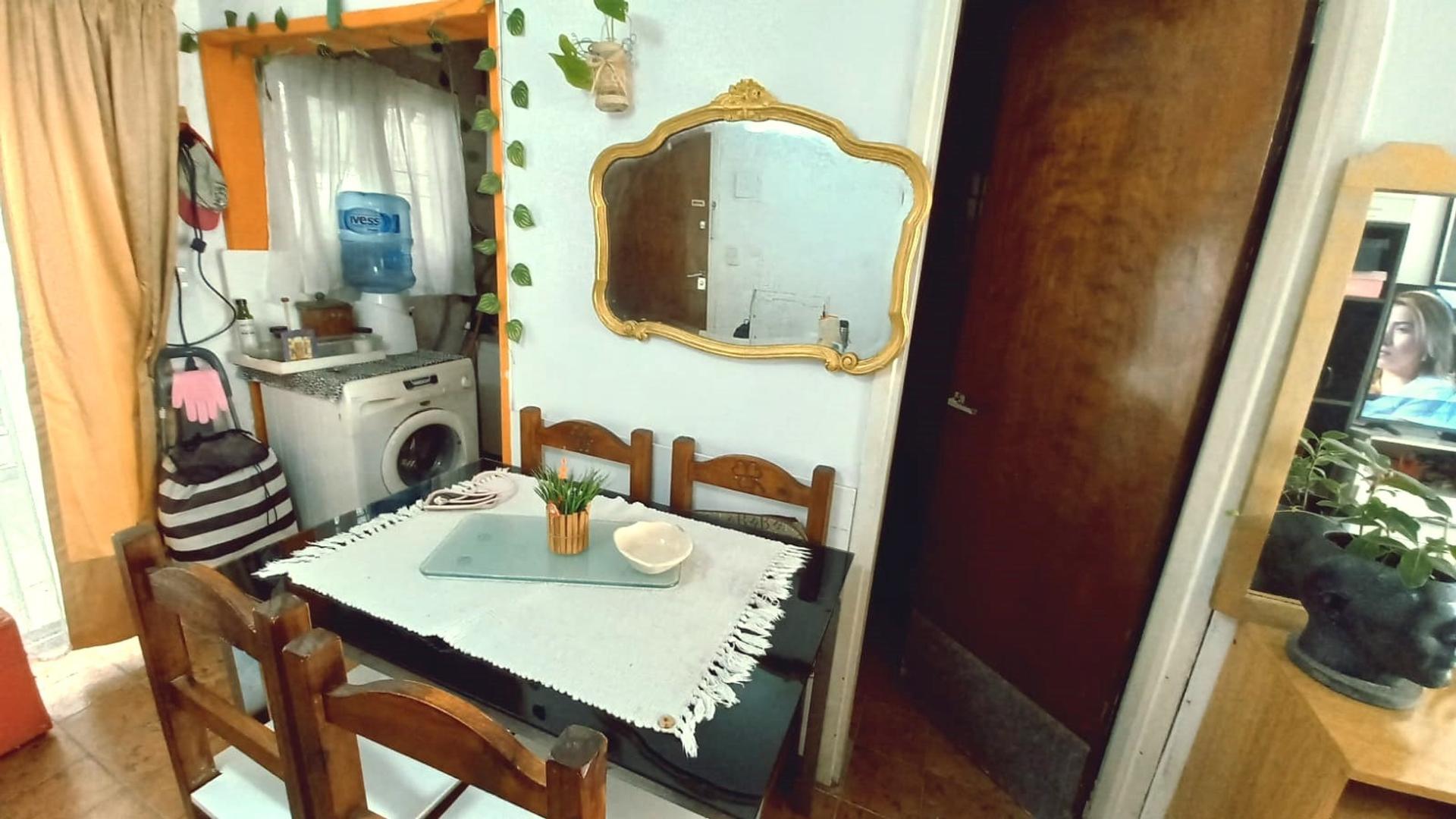 Monoambiente con patio en P.B a 2 cuadras del mar!.