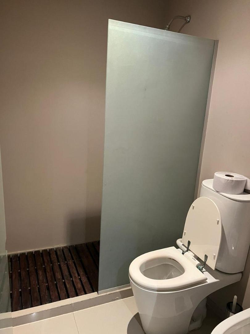 Oficina en Alquiler con 5 cocheras