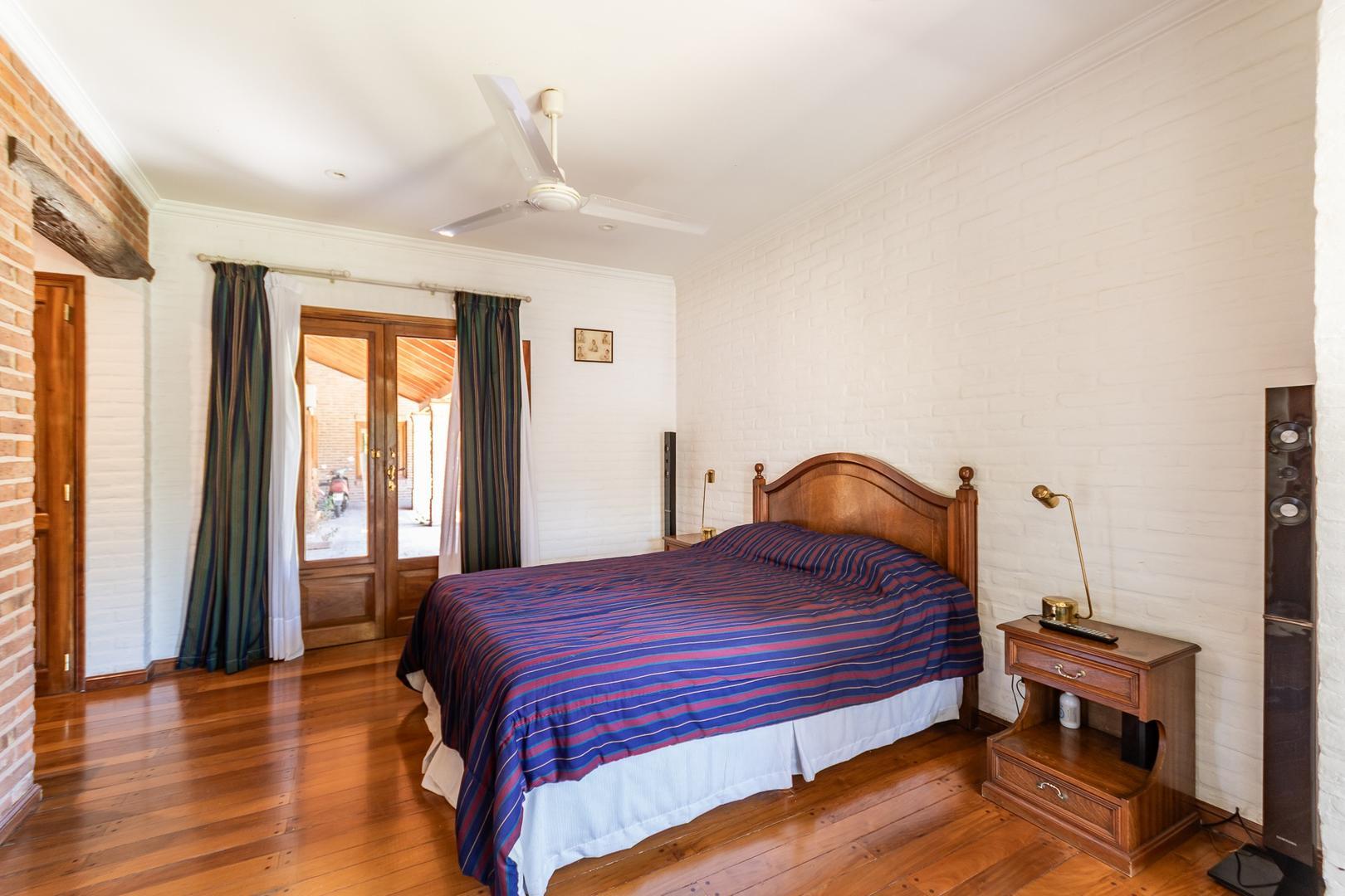 Casa 6 ambientes con 5 baños