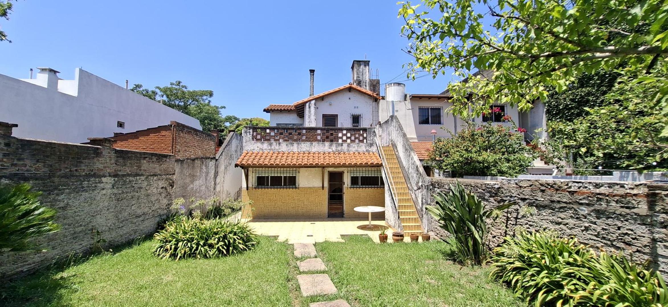 Casa en 2 plantas con gran jardin-en venta