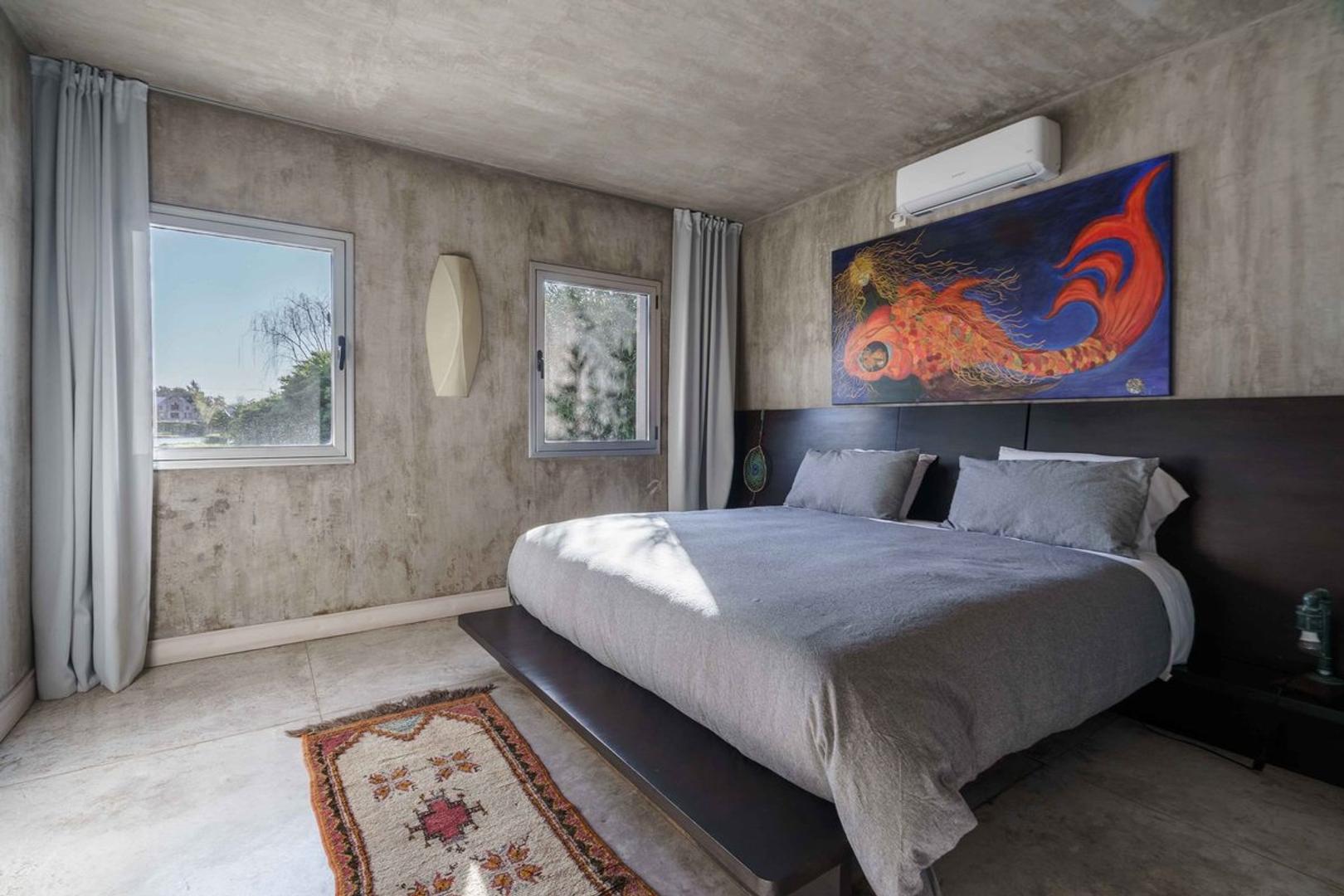 Casa en Alquiler con 2 cocheras