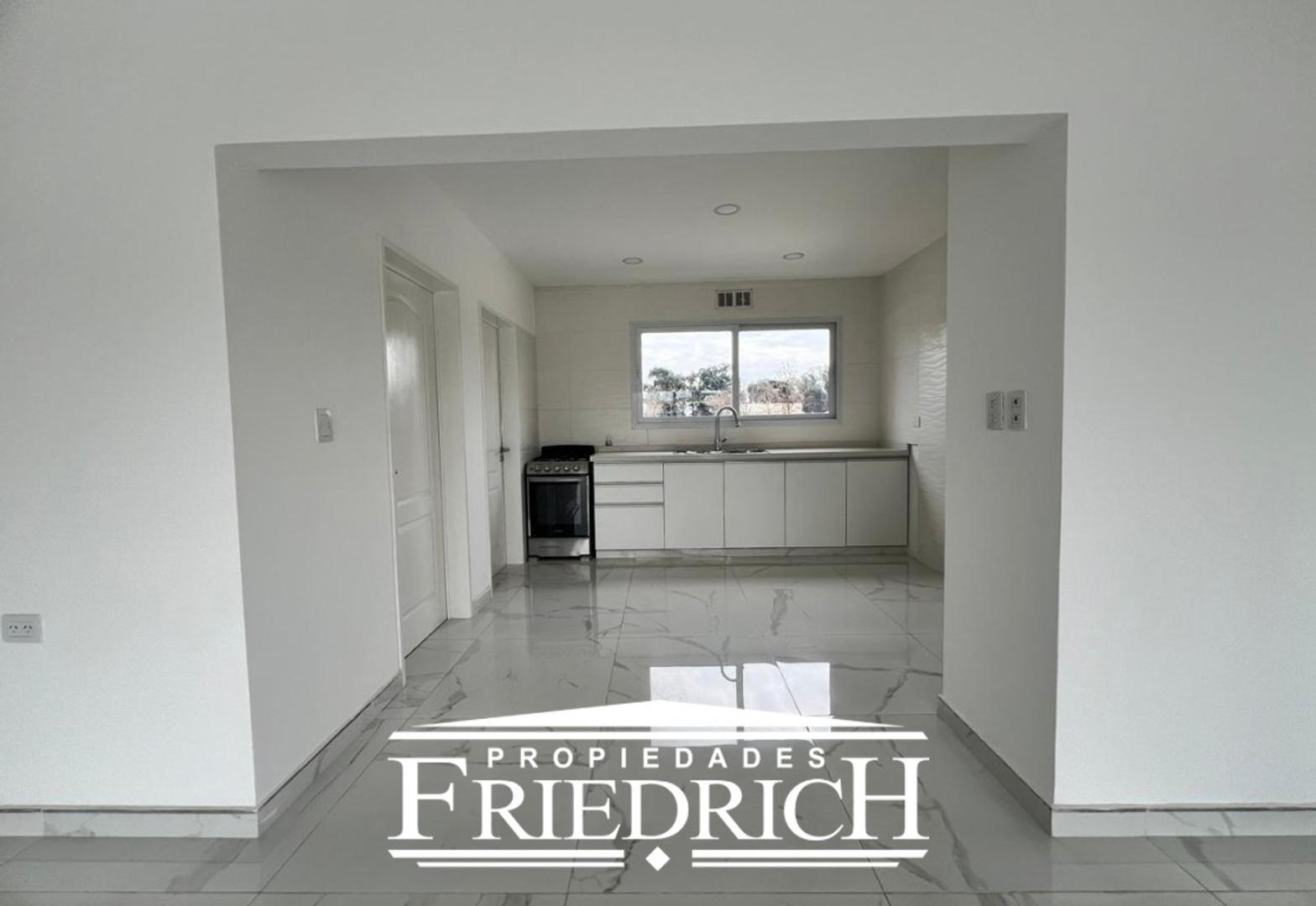 Casa en Alquiler con 5 cocheras