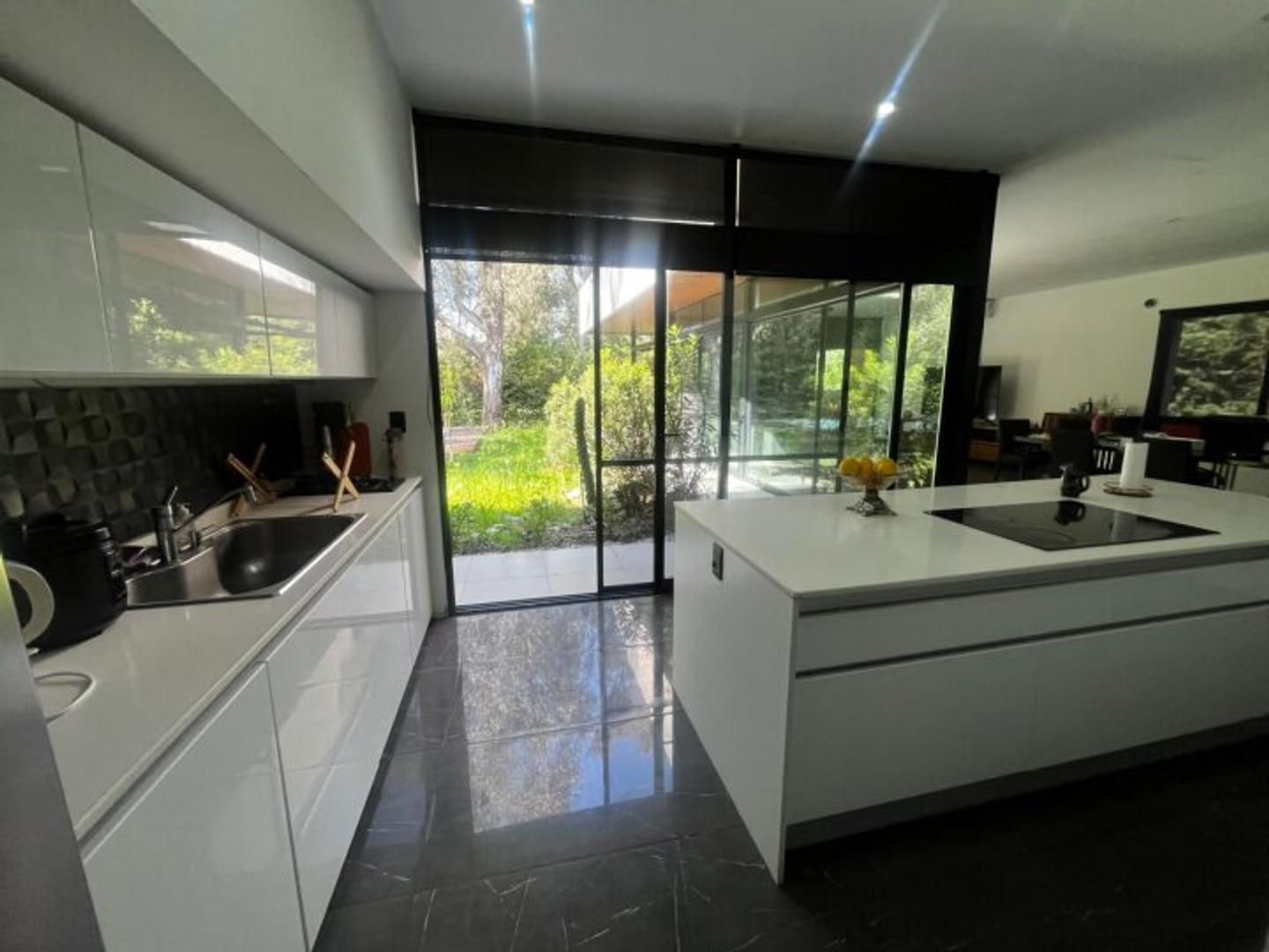 Casa en Venta en Maquinista Savio, USD 298.000