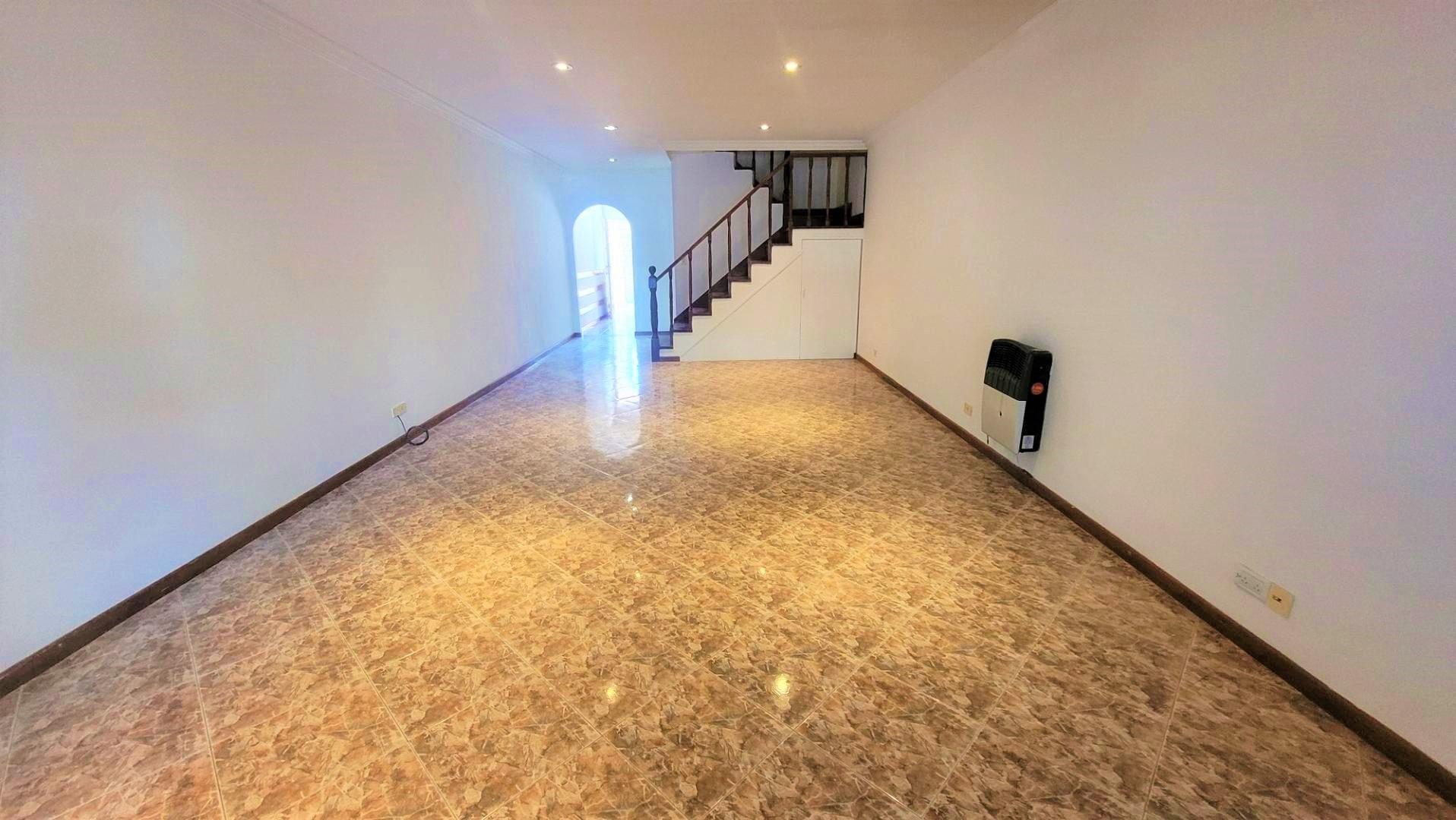 Depto Tipo Casa en Venta de 4 ambientes