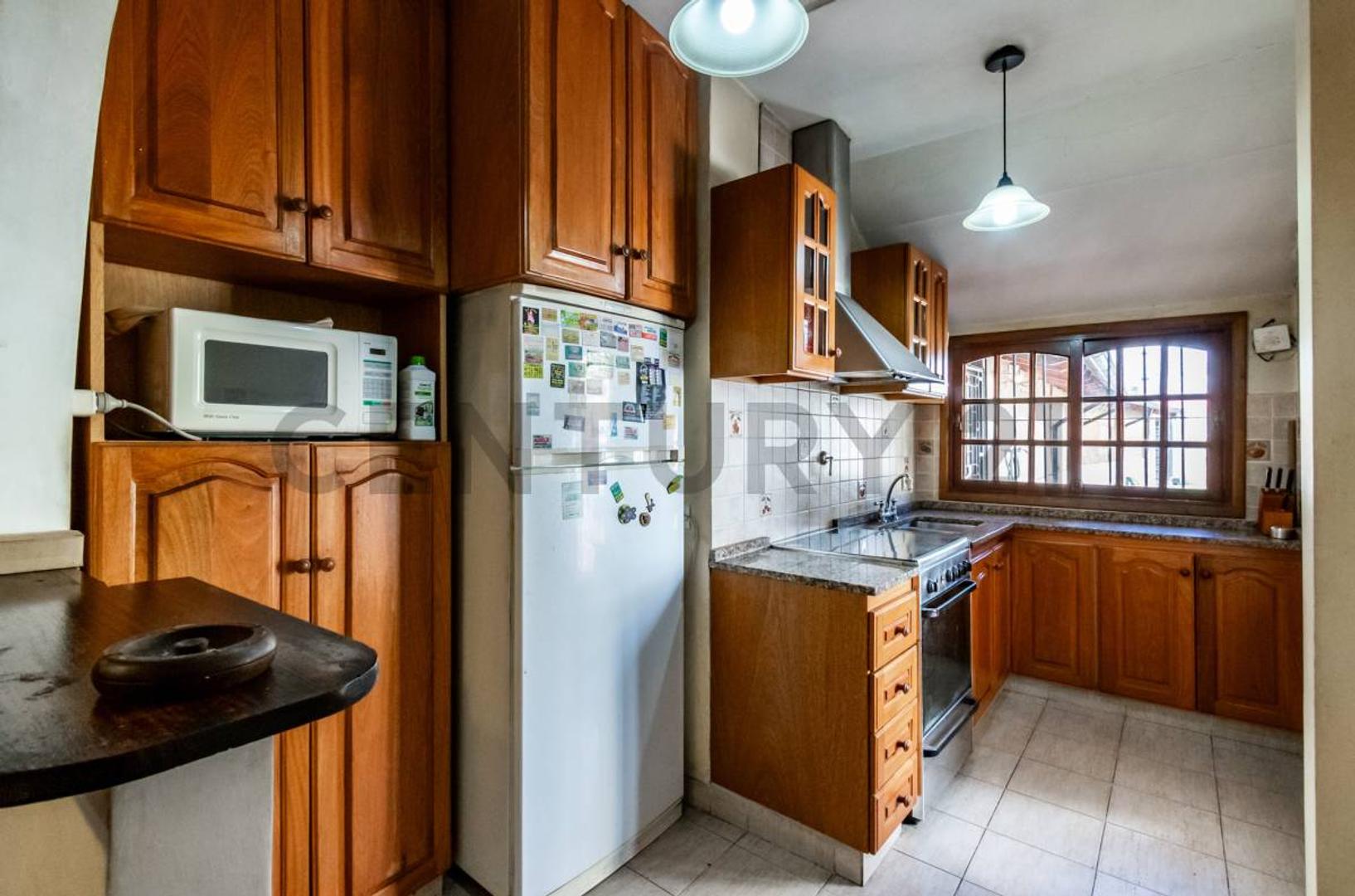 Casa 5 ambientes con 2 baños