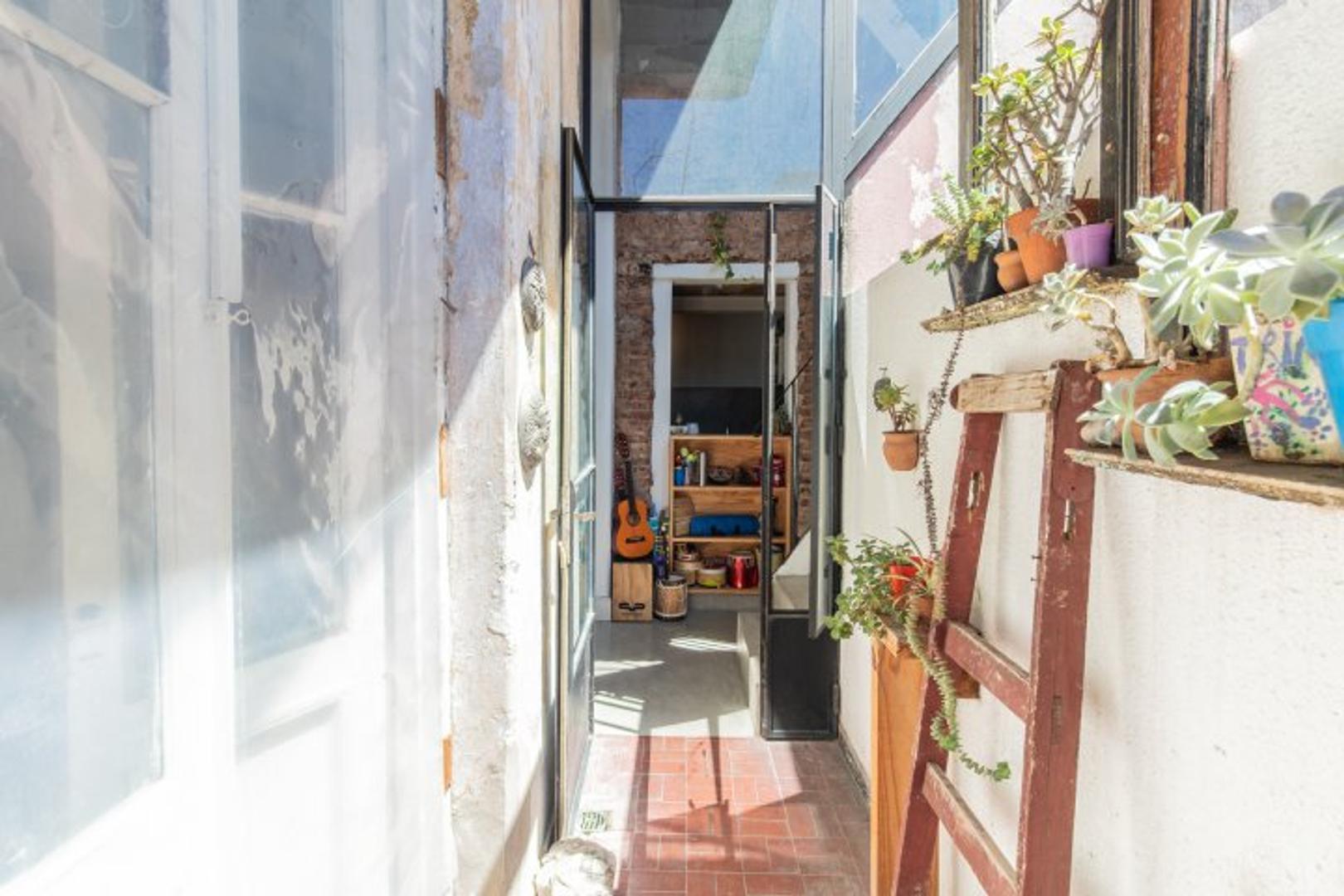 Depto Tipo Casa en Venta en Almagro, USD 165.000