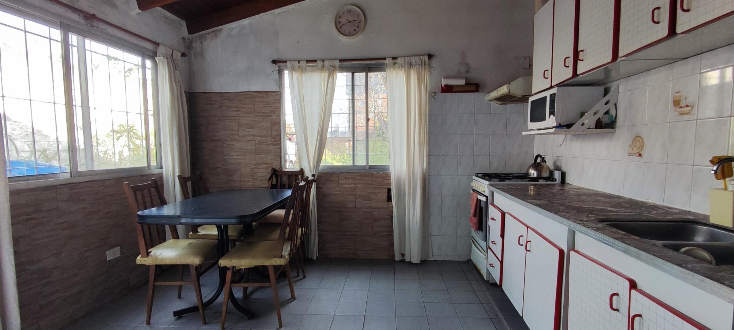 Casa 2 ambientes con 1 baño