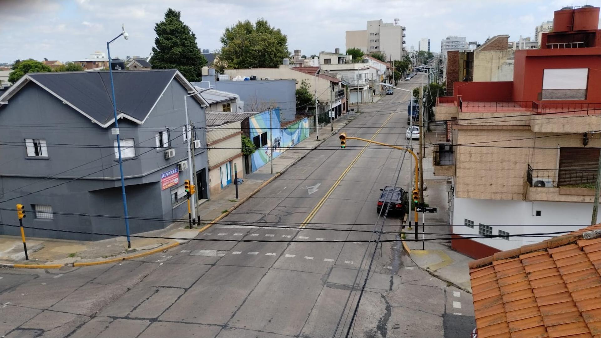 Venta departamento 2 ambientes al frente co balcon en Wilde