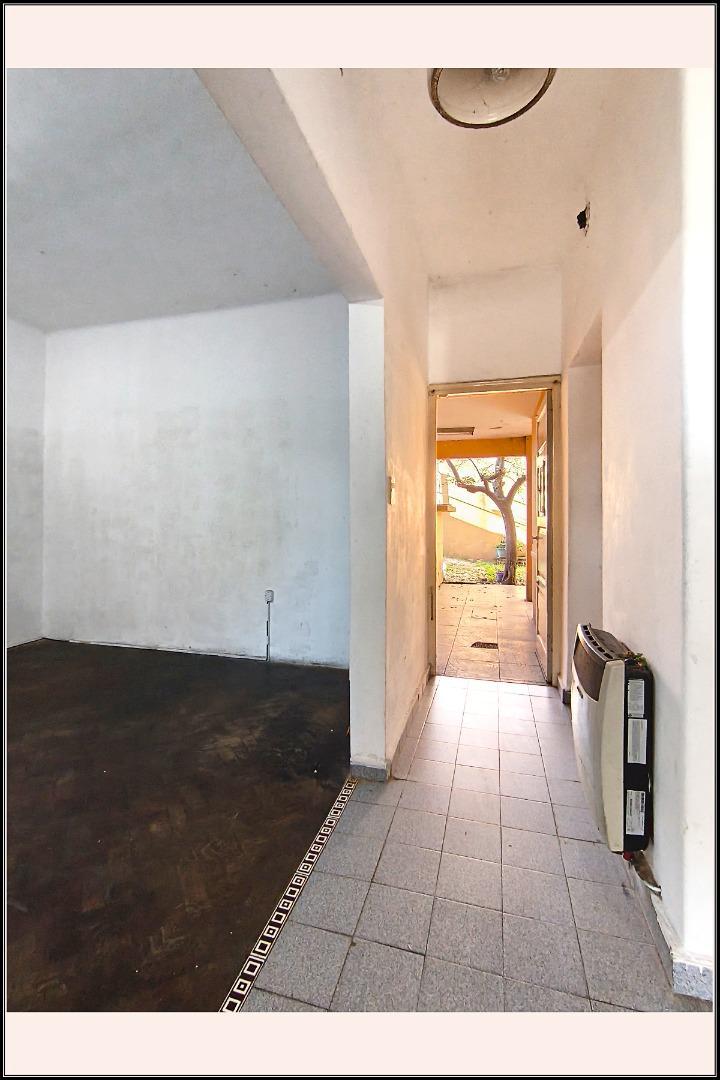 PALESTINA 900 CASA 3 DORMITORIOS CON JARDIN Y PATIO