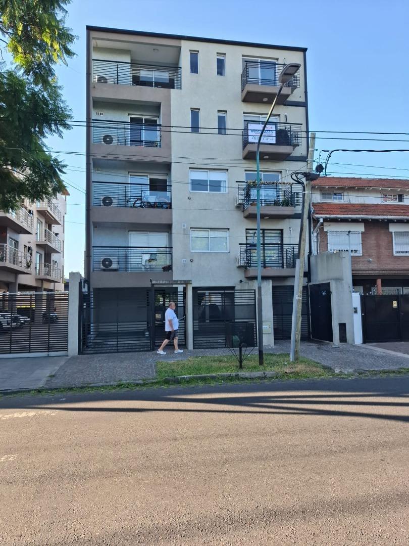 Excelente Departamento en Duplex al frente