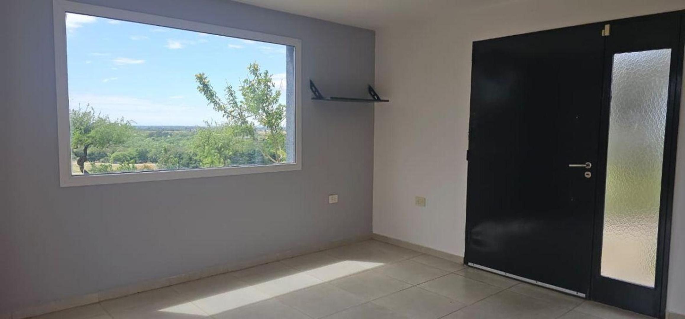 Casa en Alquiler con 3 cocheras