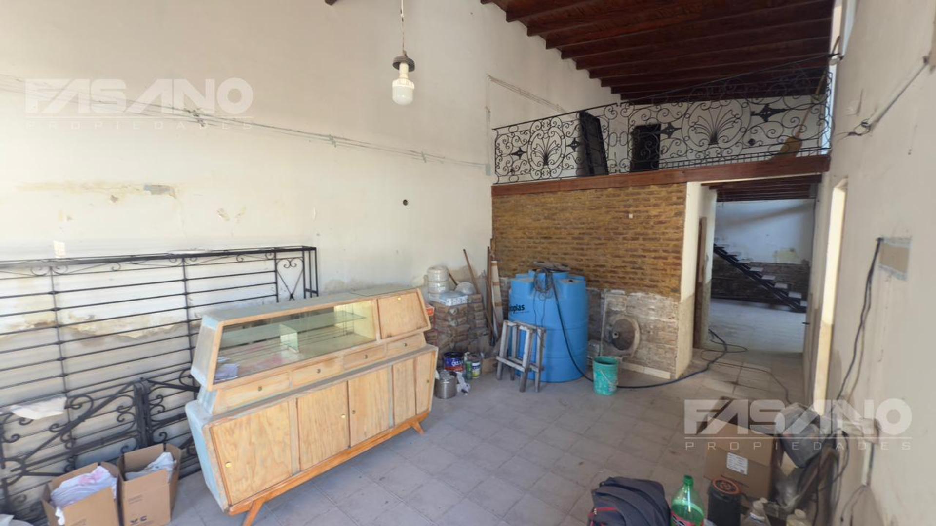 Casa 11 ambientes con 4 baños