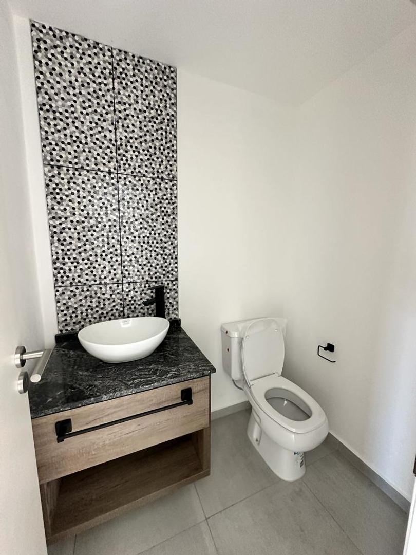 Casa 4 ambientes con 3 baños