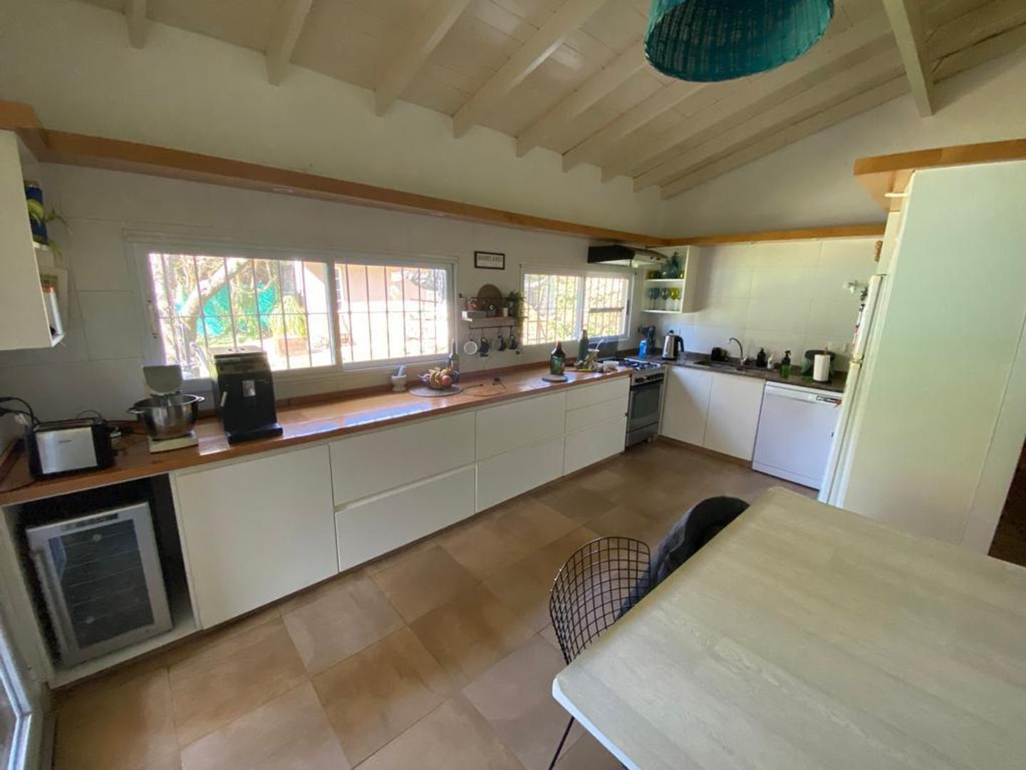 Linda casa, totalmente modernizada, en venta. Parque Leloir