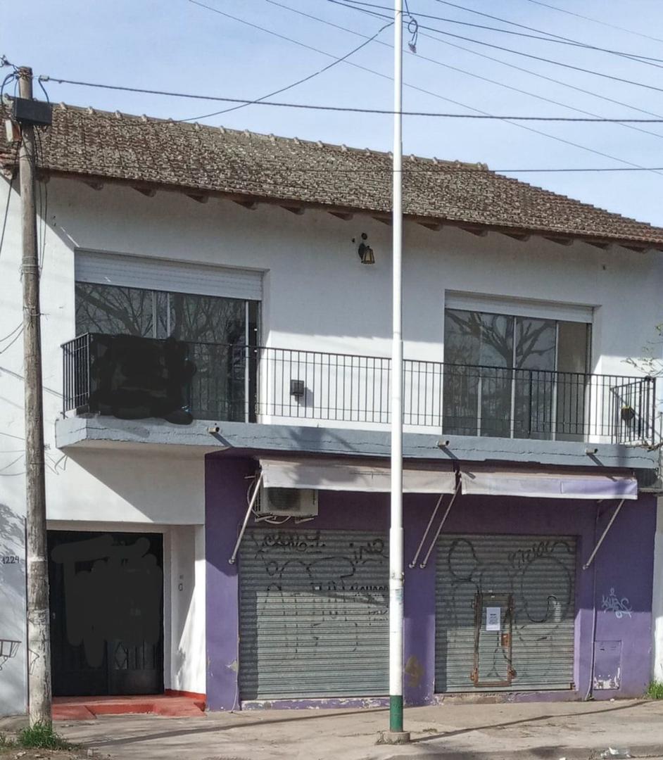 VENTA PH 4 AMB. MONTE GRANDE + LOCAL COMERCIAL