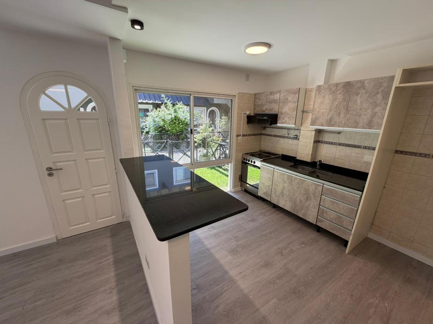 Casa en Alquiler con 1 cochera