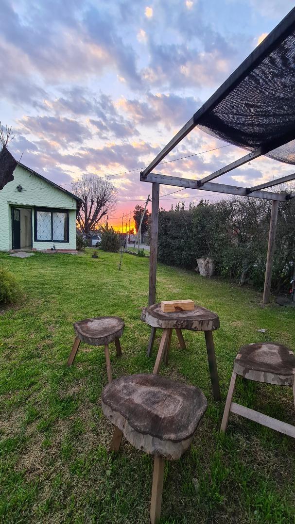 Casa a pocas cuadras de la estación, con local a la calle!