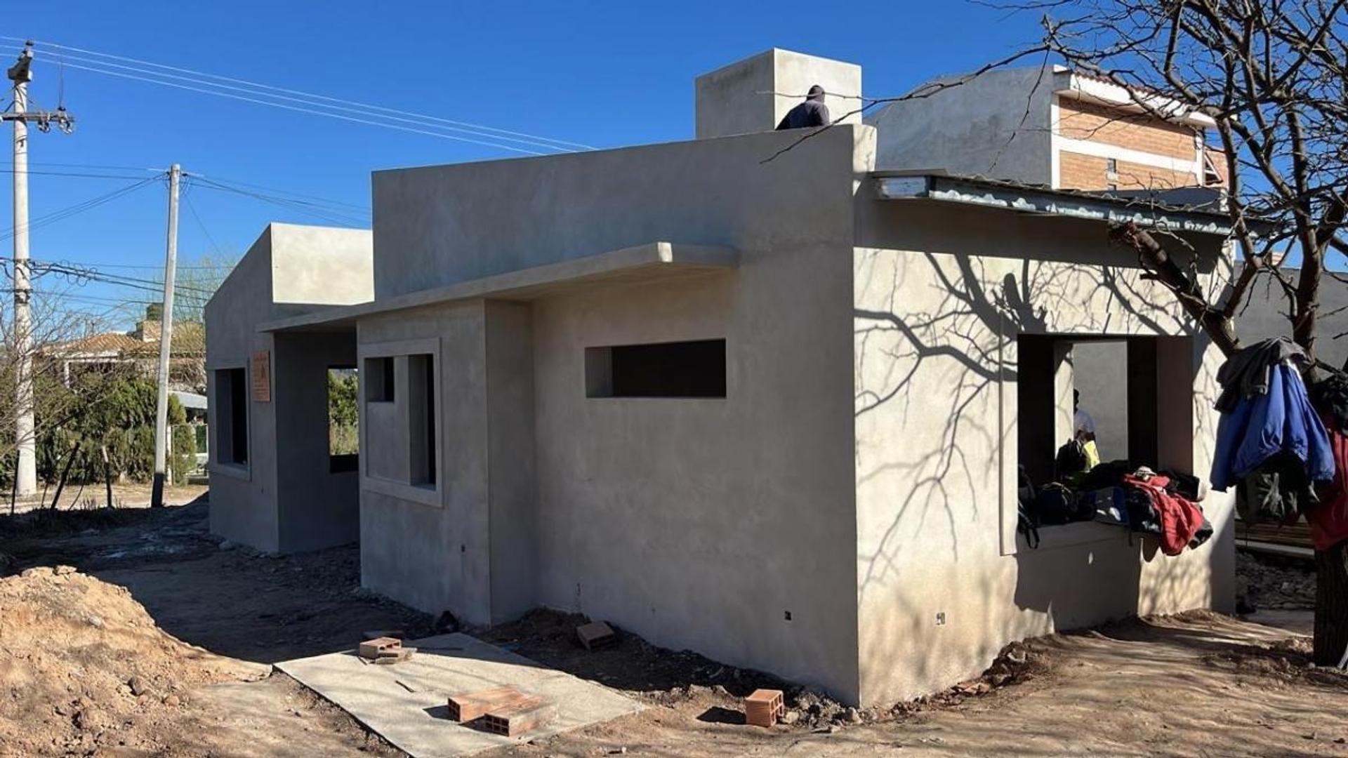 Casa 3 ambientes con 2 baños