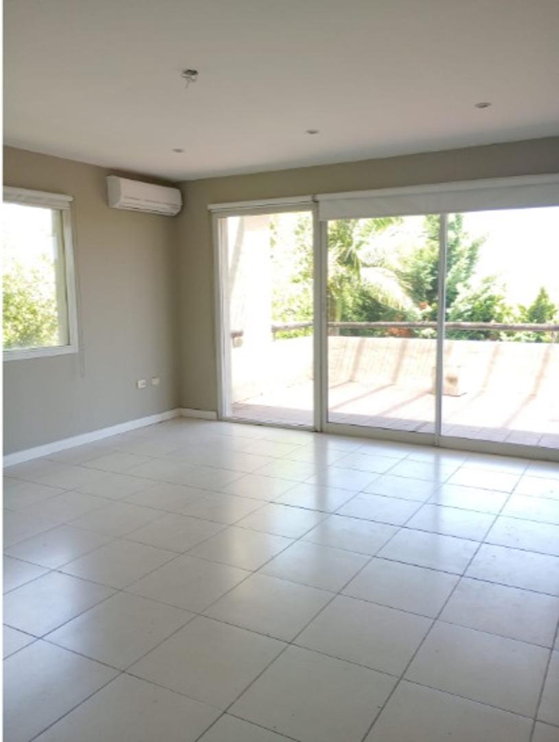 Casa en Venta con 5 cocheras