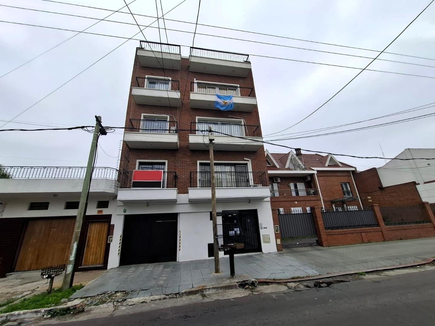 MODERNO MONOAMBIENTE EN 1º AL FRENTE, CON BALCÓN