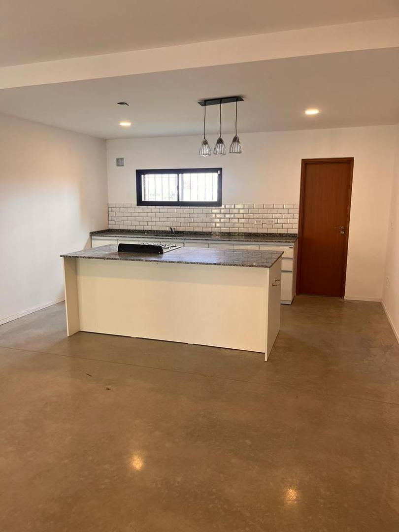 Casa 4 ambientes con 1 baño