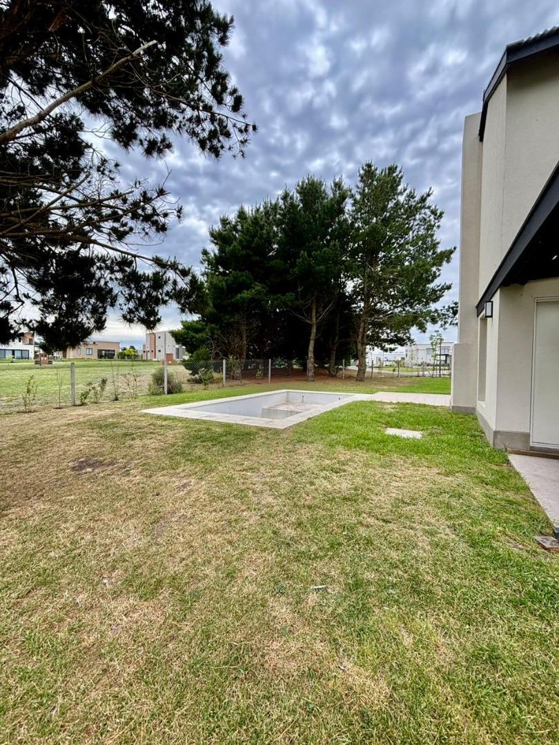 Casa 4 ambientes con 3 baños