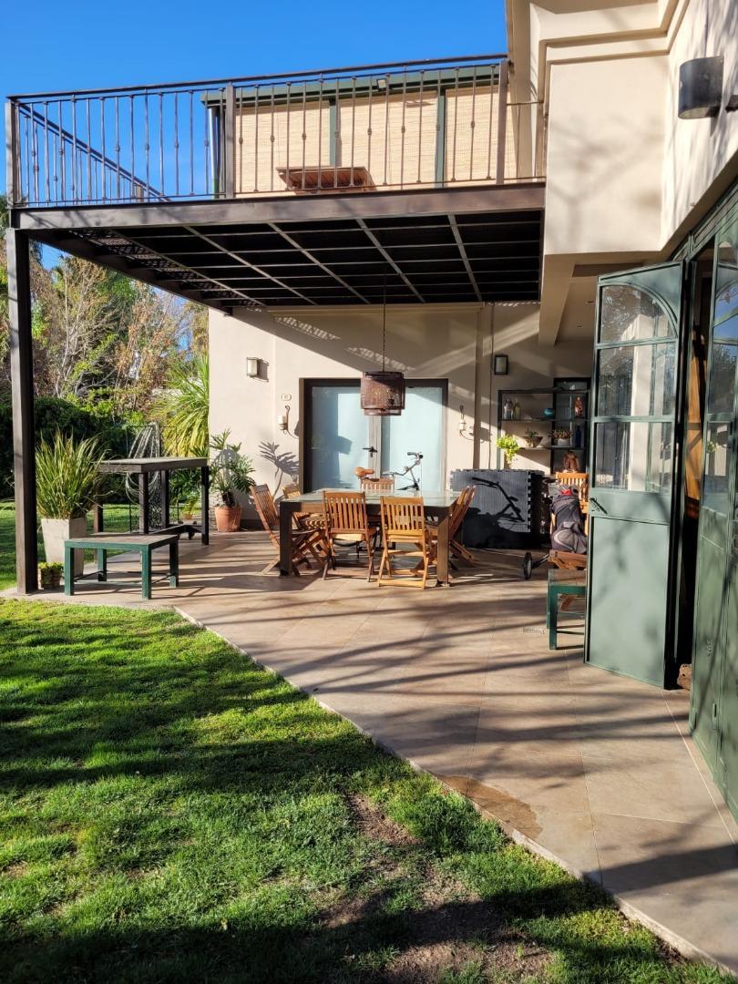 CASA EN BARRIO CLUB DE CAMPO - GUAYMALLEN