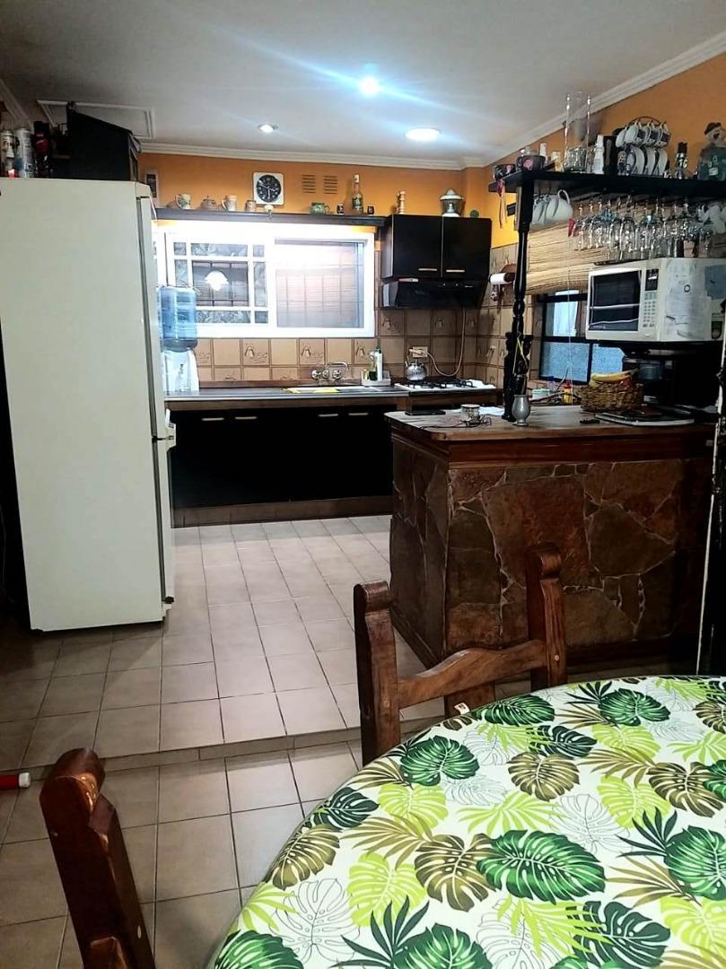 Casa 3 ambientes con 2 baños