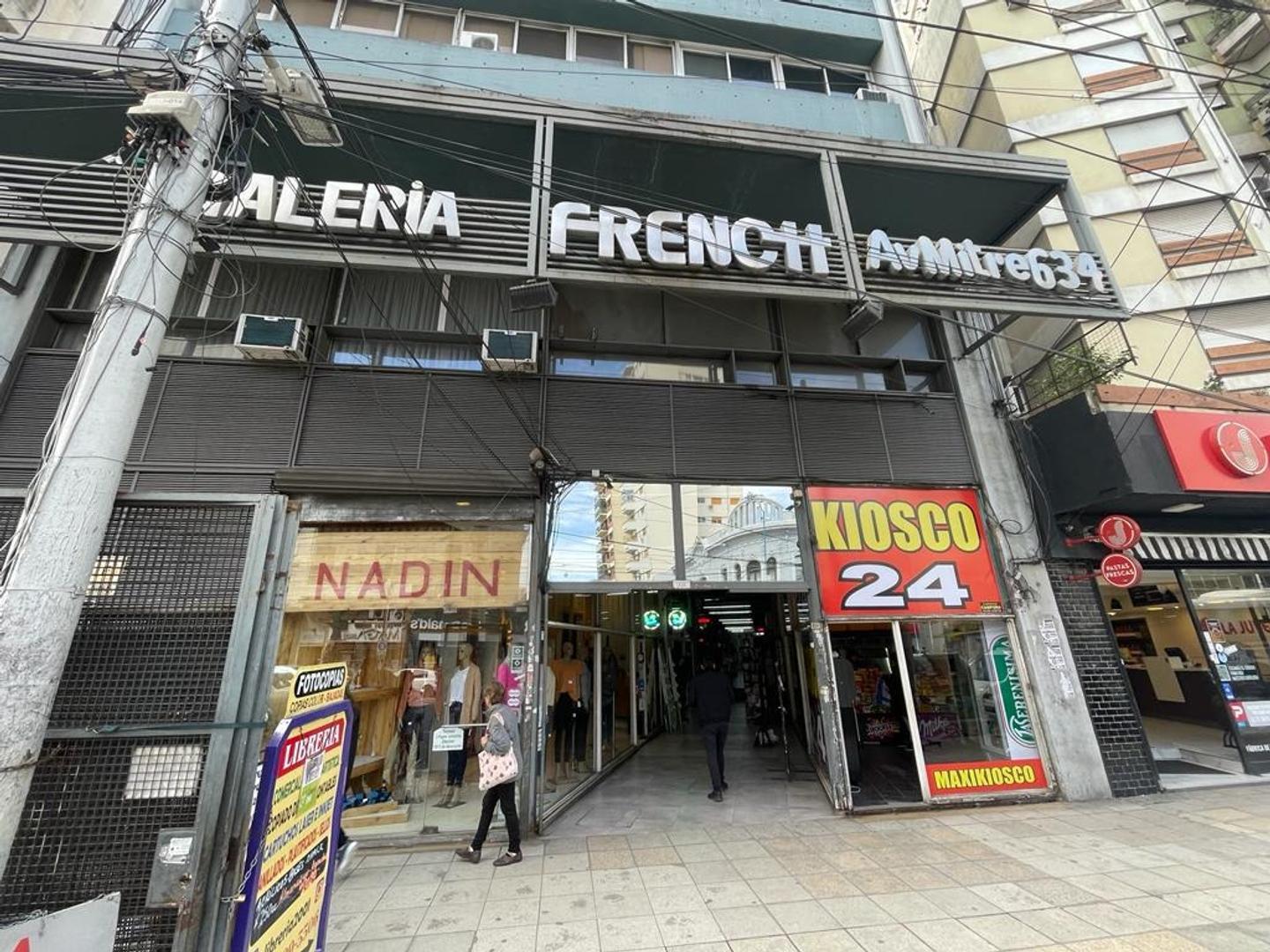 OFICINA SOBRE AVDA. MITRE  RECEPCION Y 3 PRIVADOS