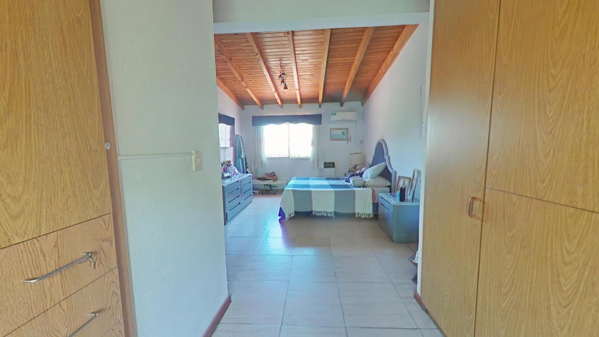 VENTA DE CASA DE CATEGORIA EN B° CANTÚ - 6TA SECCION.