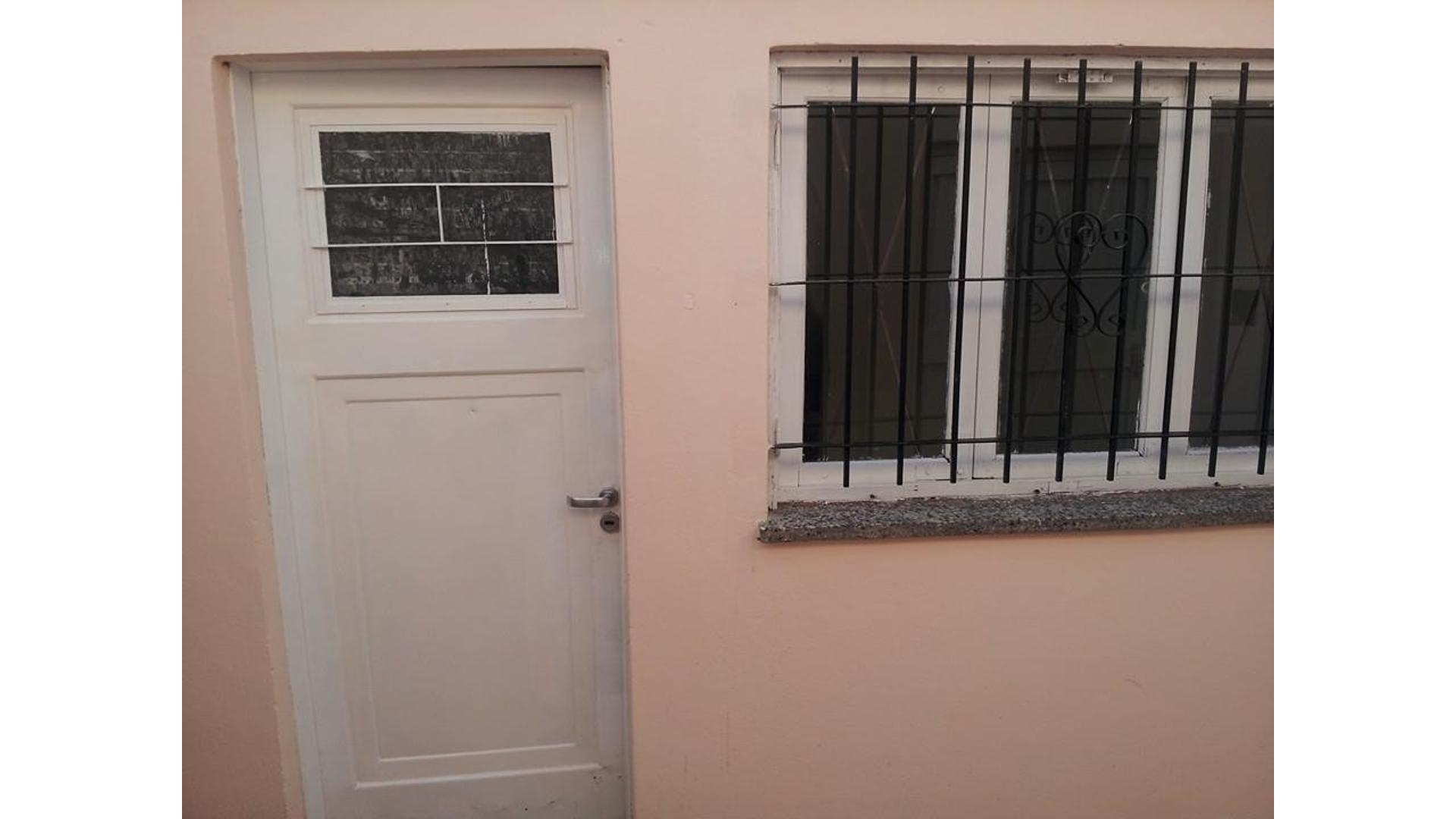 Casa 2 ambientes con 1 baño