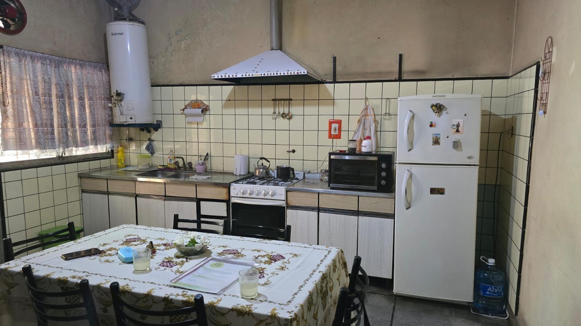 Casa 3 ambientes con 2 baños