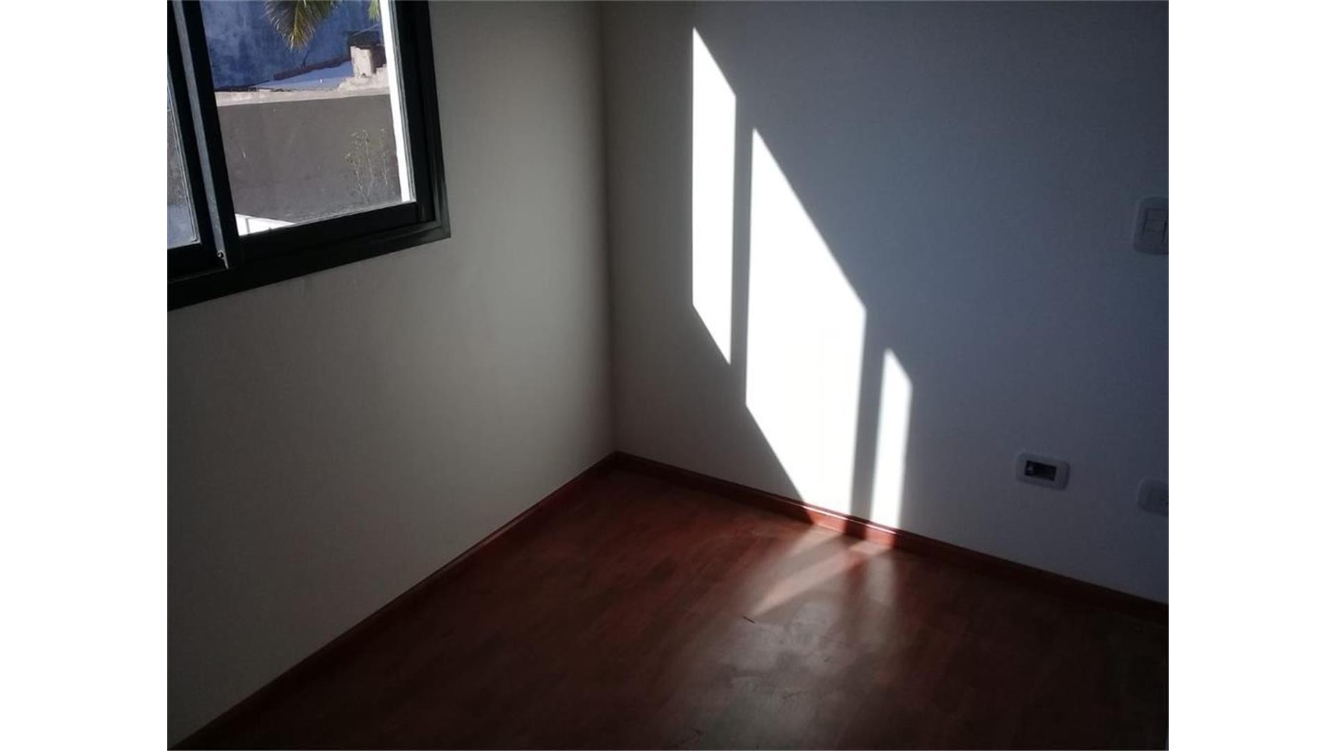 Depto Tipo Casa en Venta con 1 cocheras