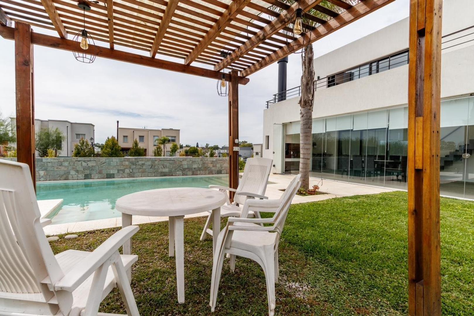 Casa 4 ambientes con 3 baños