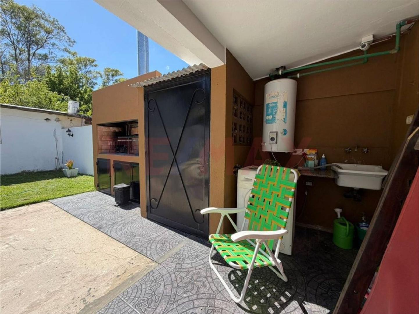 Casa 5 ambientes con 2 baños