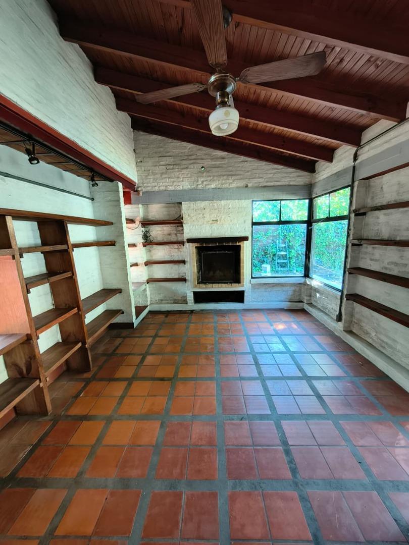 Casa en Alquiler con 2 cocheras