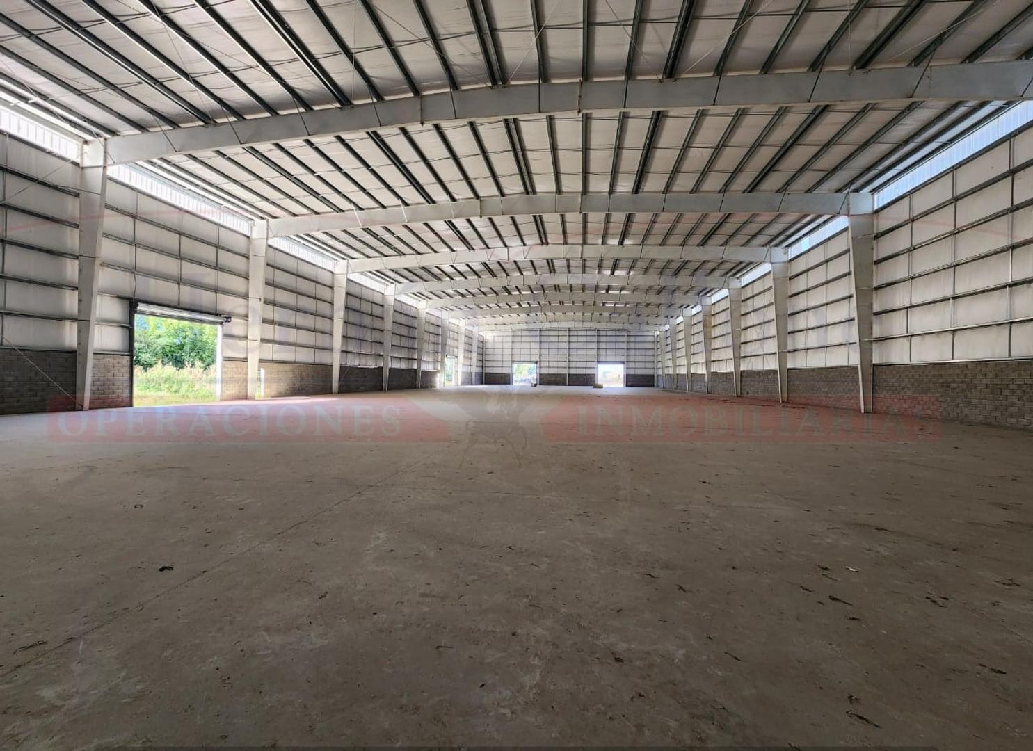 EXCELENTE NAVE DE 3500 M² EN EL PARQUE INDUSTRIAL DE MERLO