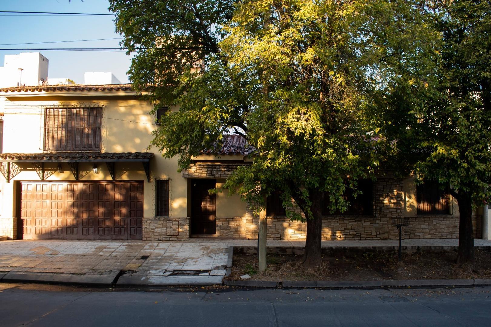 Los Tarcos, Tres Cerritos