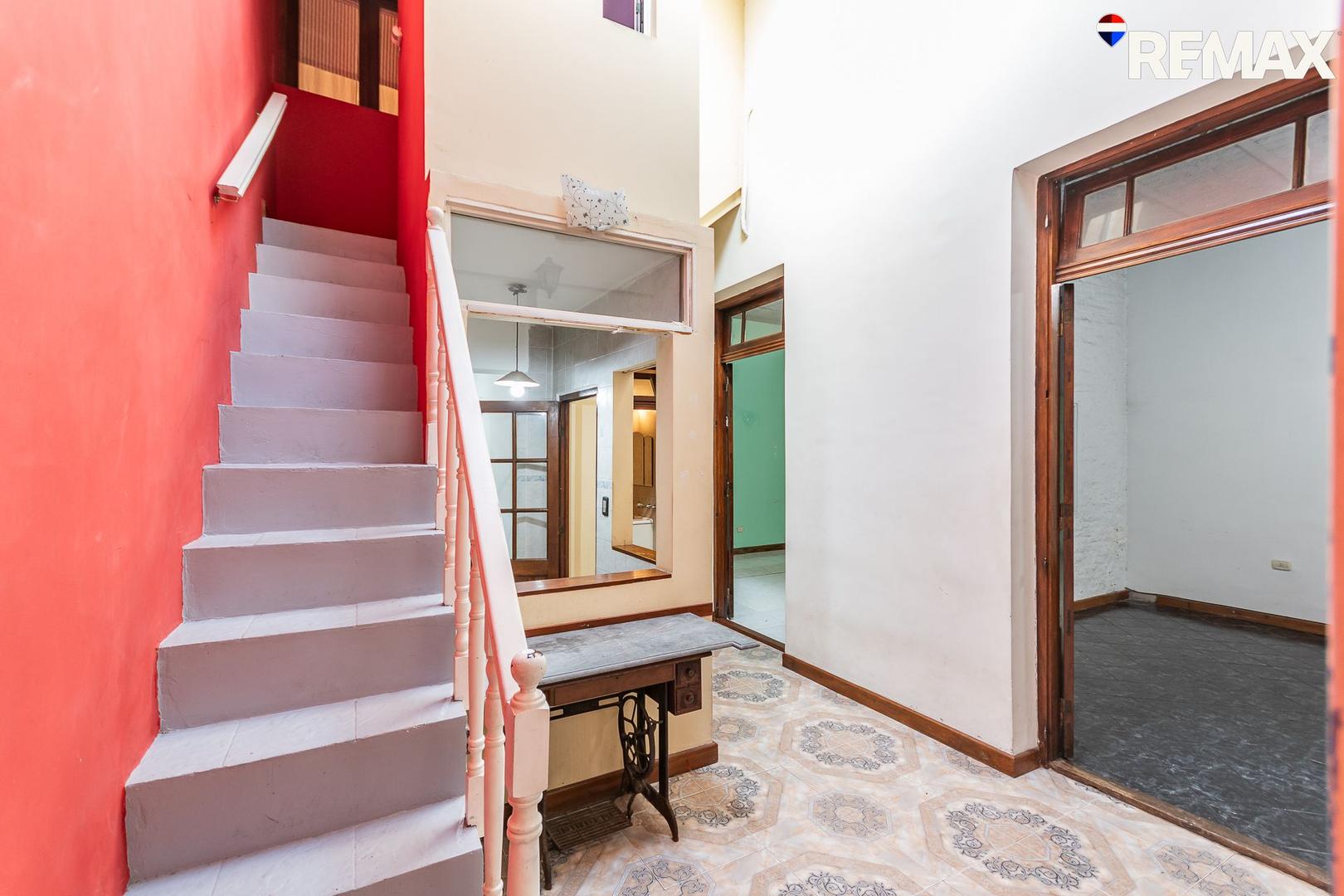 VENTA ESPECTACULAR CASA 4 AMBIENTES EN PATERNAL