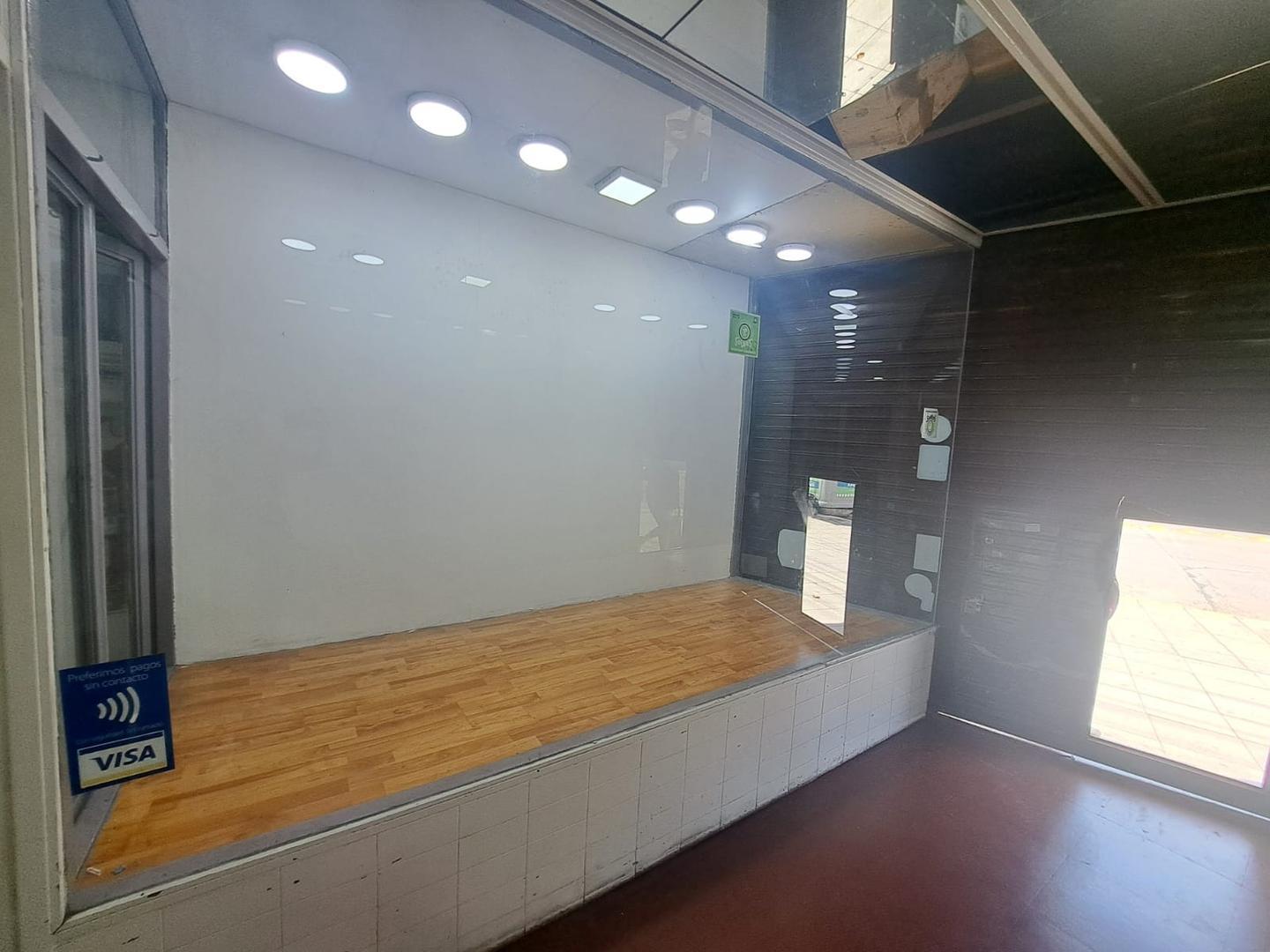 AVELLANEDA CENTRO LOCAL SOBRE AVDA. MITRE