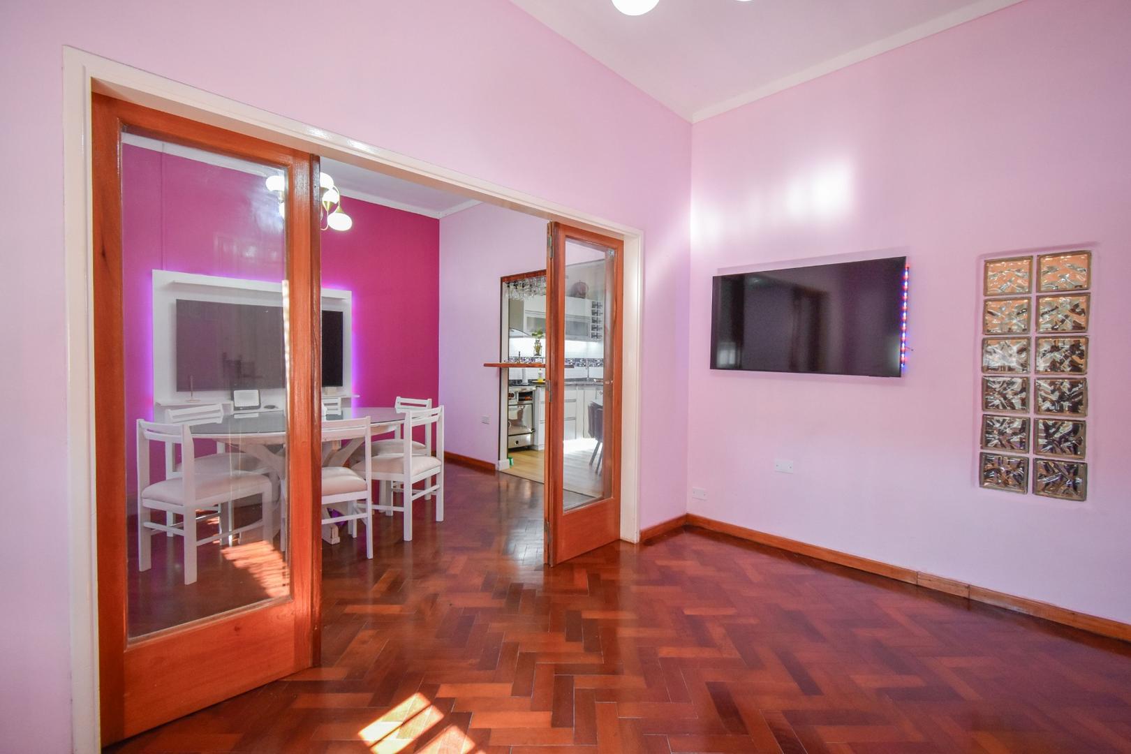 Casa en Venta con 4 cocheras