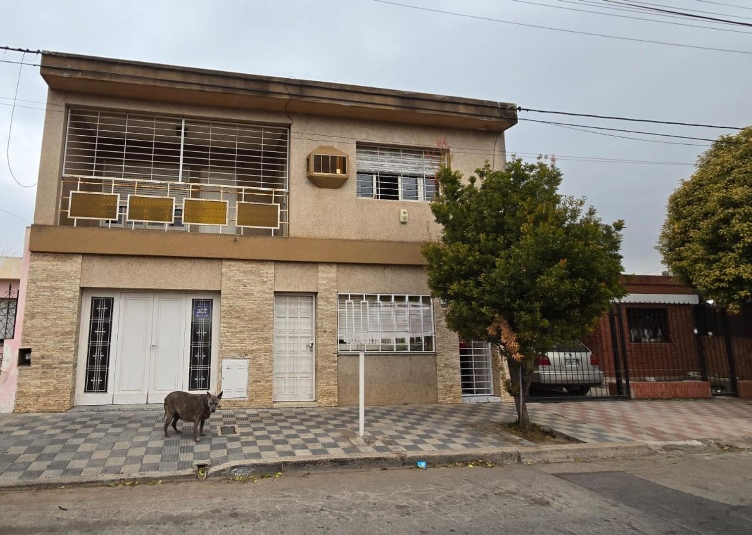 CASA 3 DORMITORIOS 2 BAÑOS ESTAR QUINCHO JARDIN