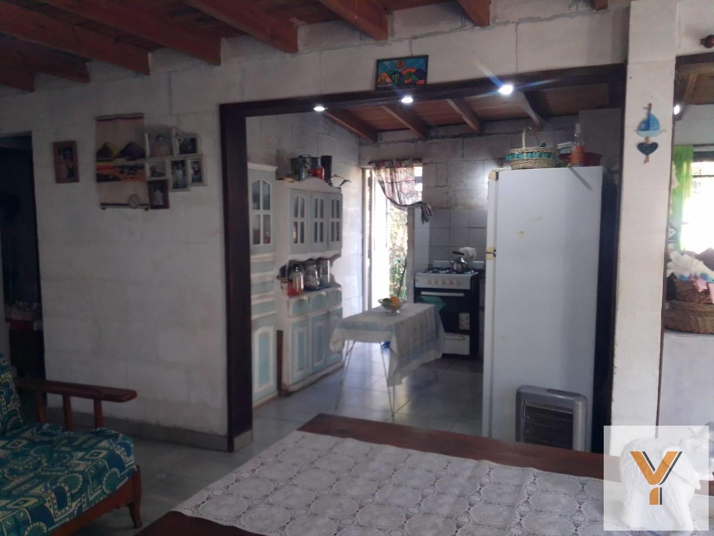 Casa 2 ambientes con 1 baño