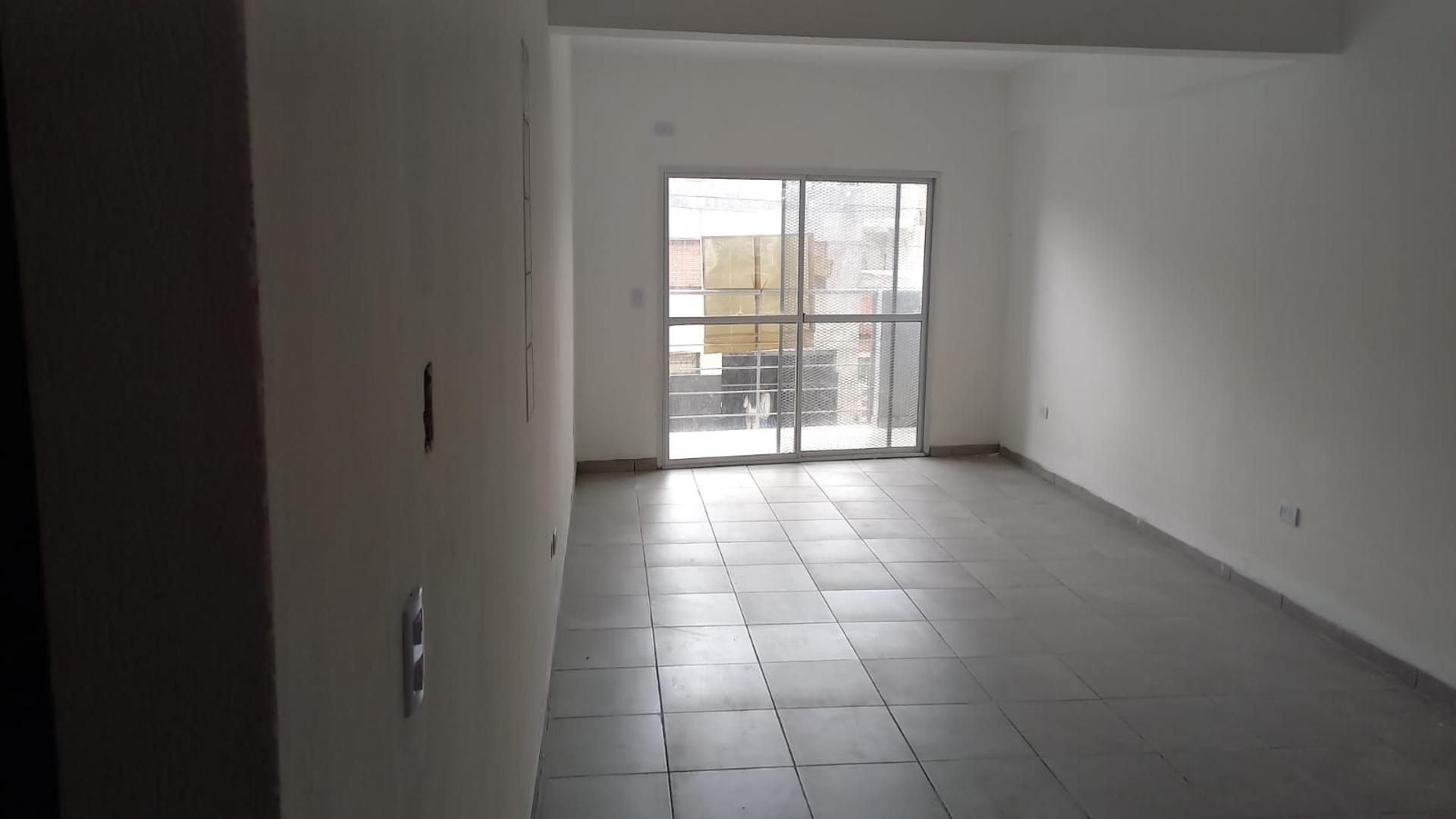 Departamento en Alquiler en Pompeya, $ 450.000